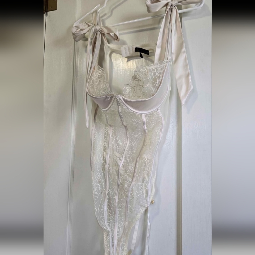 Elegant White Lace Lingerie